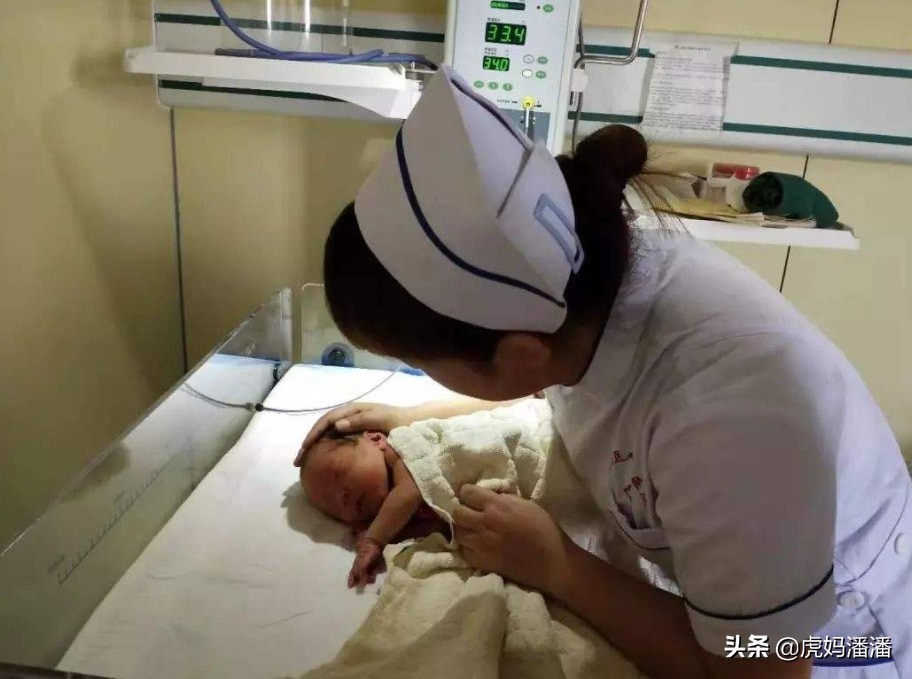 呛奶导致窒息如何抢救,宝宝突然呛奶正确处理方法