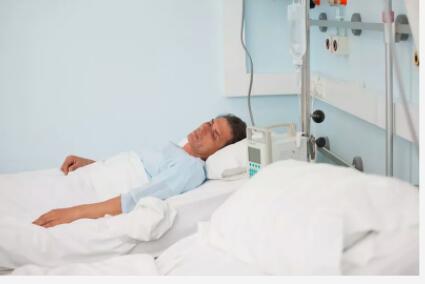 肺部真菌感染老人怎么急救,老公被妻子传染上霉菌怎么治疗