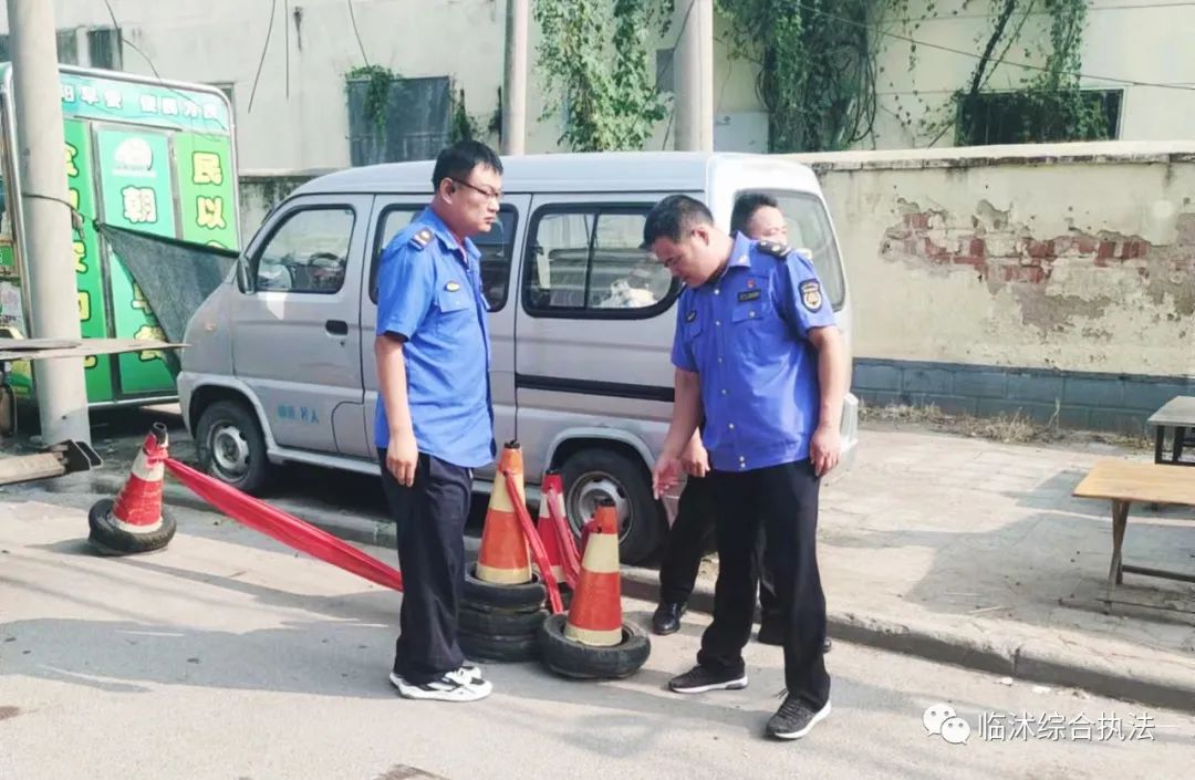 城管占道经营重拳整治,临沭弘盛华庭门口城管执法