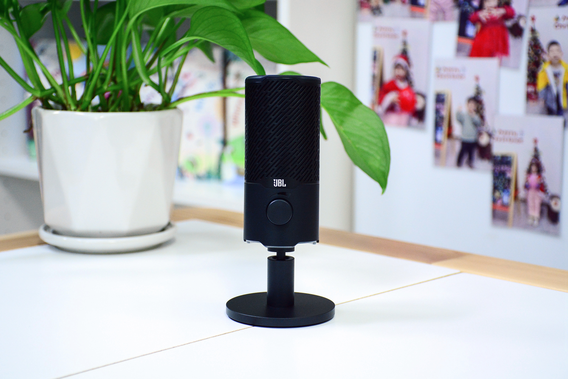 头部UP主推荐的麦克风，JBLQuantumStream，即插即用两种拾音模式