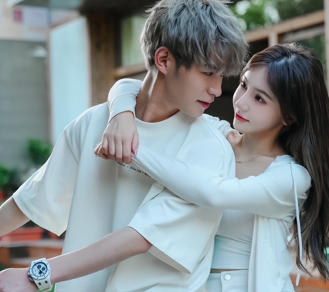 童锦程：全网现实版“靠美女，做户外”赚钱第一人