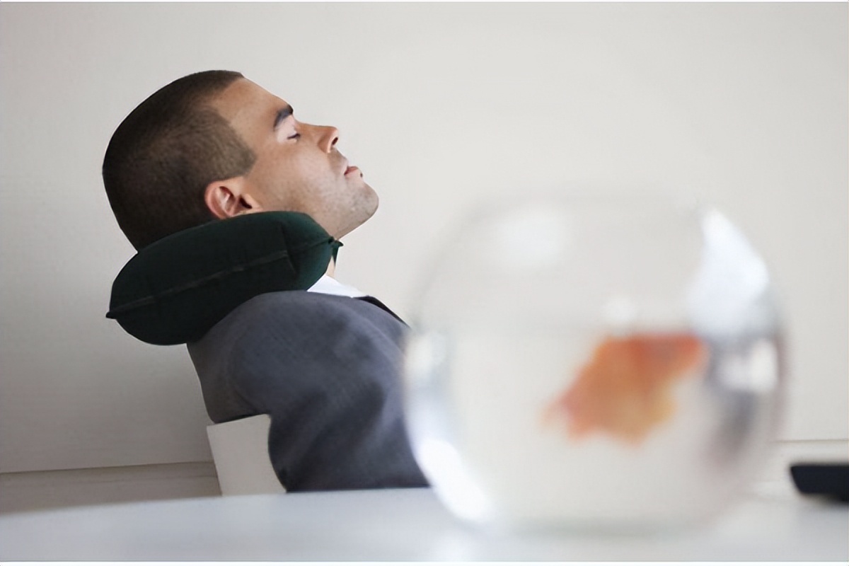 头皮屑太多怎么办导致身体很痒,头皮屑太多怎么办简单处理小妙招