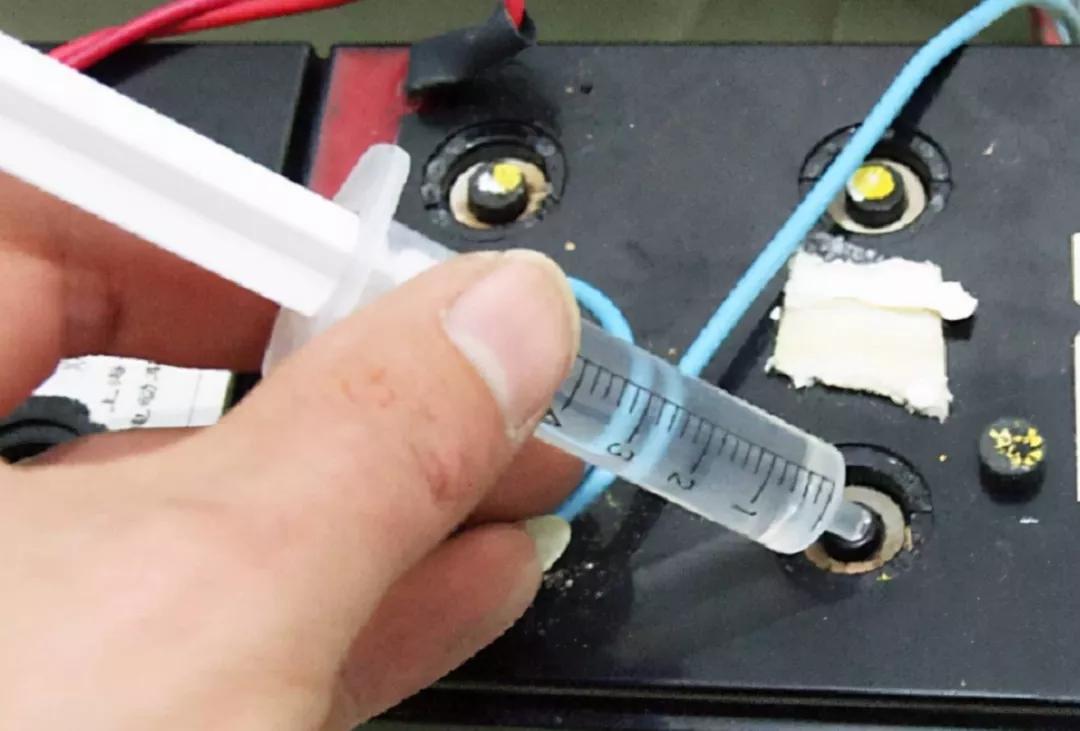 电动车电池电压不够在家怎么修复,电动车铅酸电池严重亏电修复方法