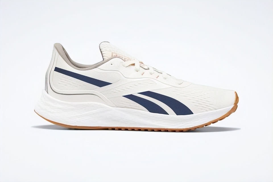 值得推荐的四双小白鞋,2022最值得入手的球鞋盘点