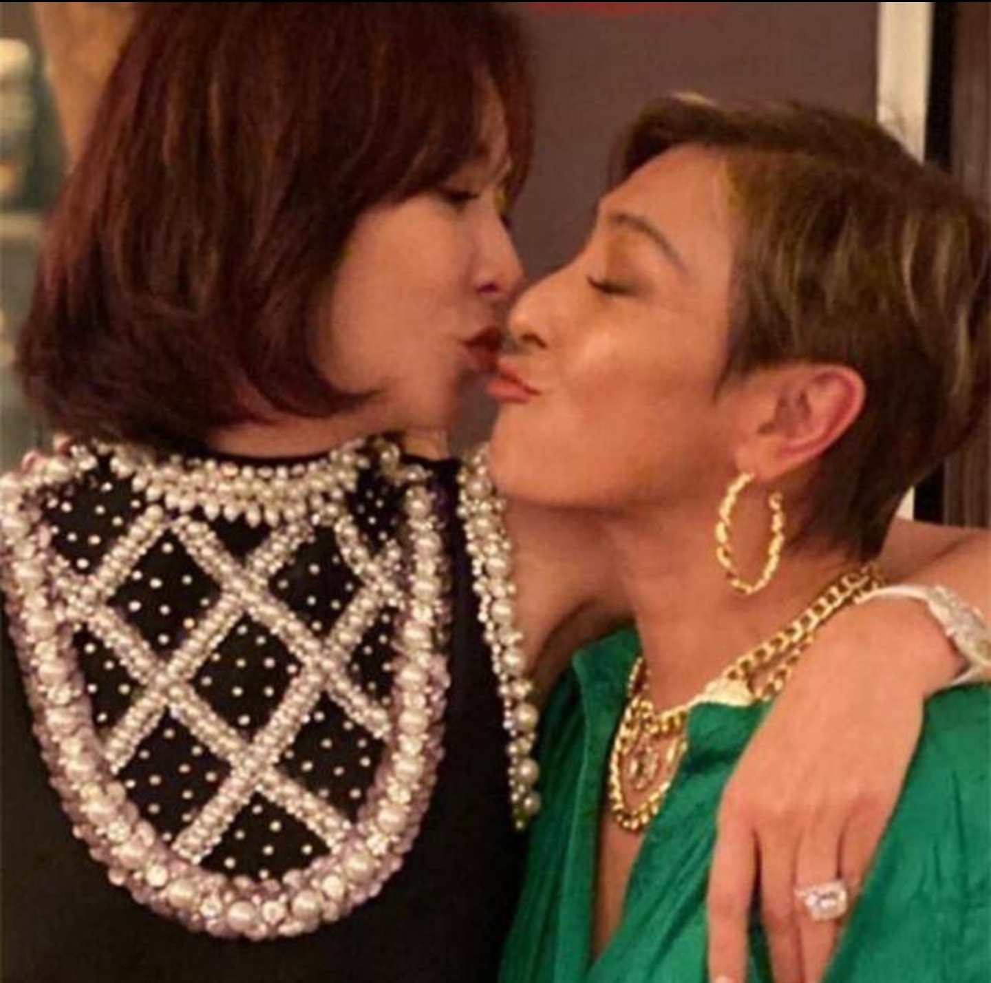 刘嘉玲帮梁朝伟庆生,刘嘉玲梁朝伟生日接吻