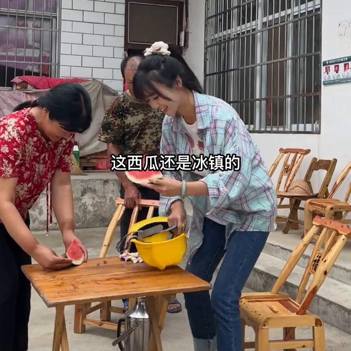 今天在老乡家收茶，蹭了一顿饭，又省了顿饭钱。#新农人计...