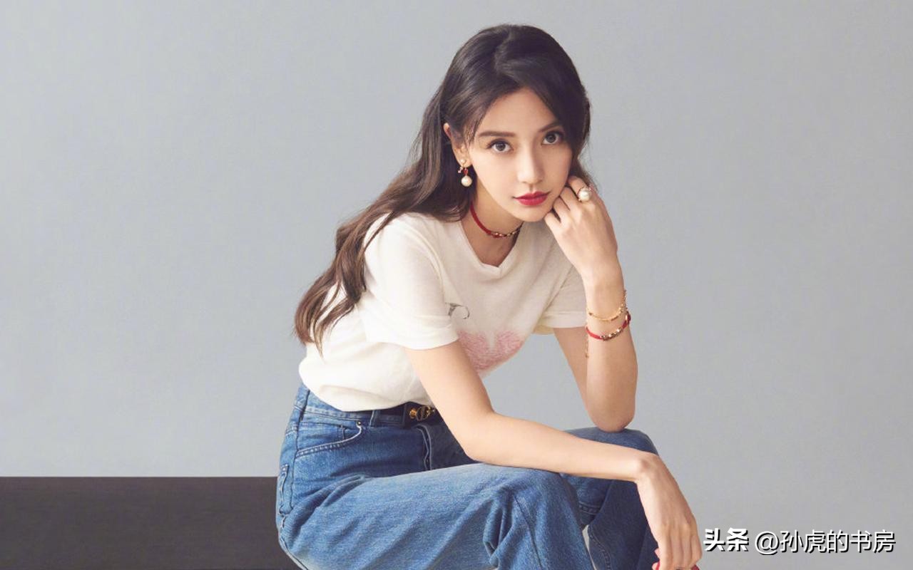 baby机场小海绵曝光,网上晒出angelababy陪儿子小海绵