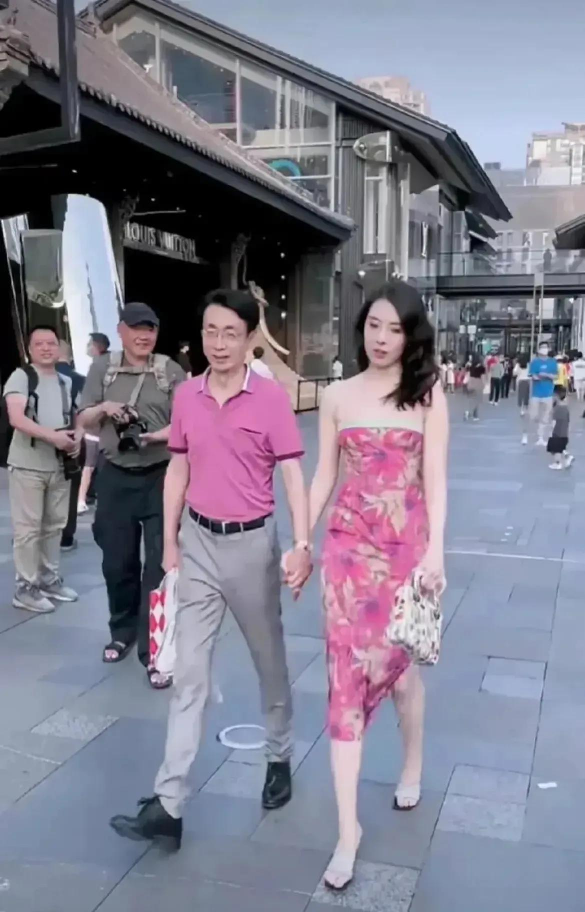 胡继勇董小槿图文,成都街拍董思槿照片