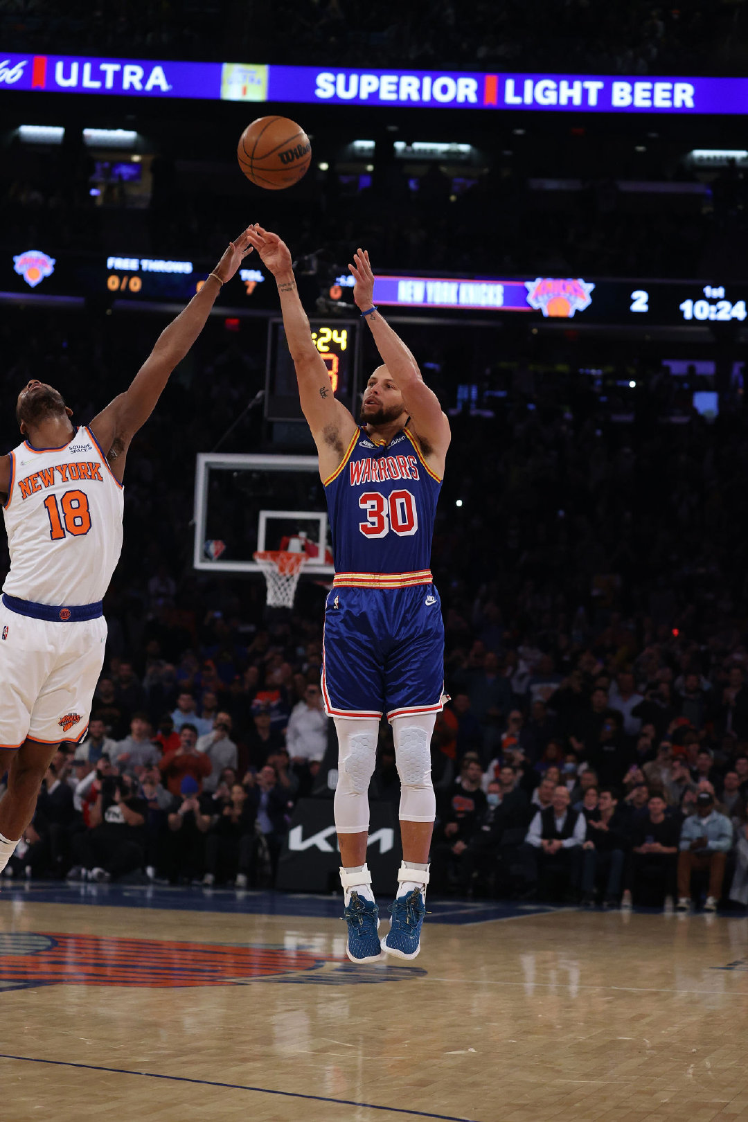 库里成了历史三分王，UA啥时候能超越耐克？