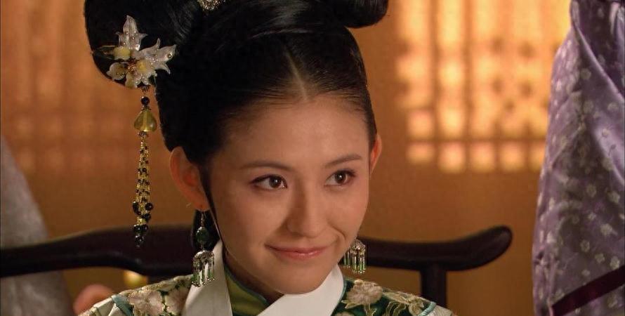 半露*裤内**、露下乳？这些女明星真是把诱惑穿在了身上