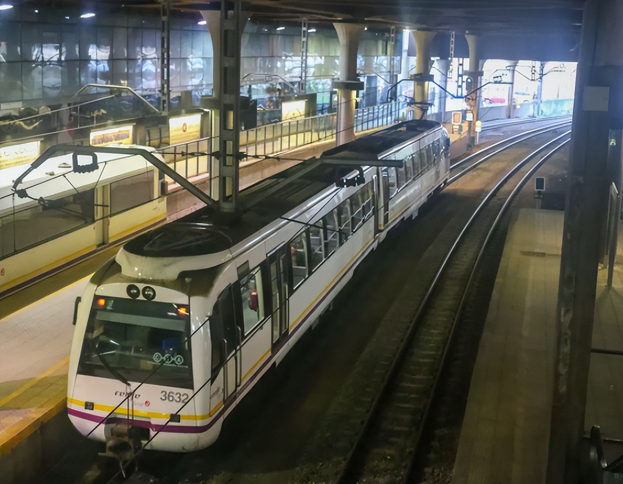 西班牙花2亿多造火车,花19亿造火车西班牙吐槽