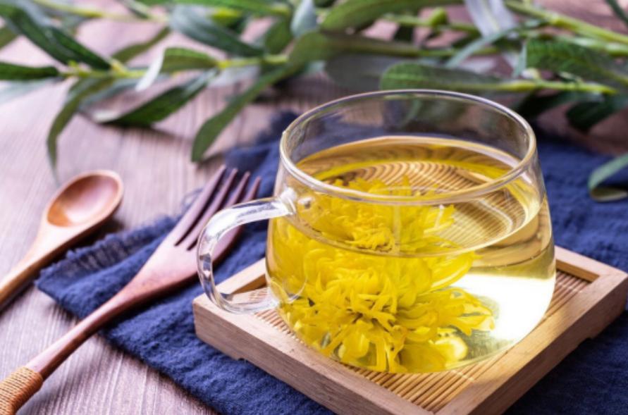 进入盛夏，建议男性：少喝“2酒”、多饮“4茶”，消暑又败火