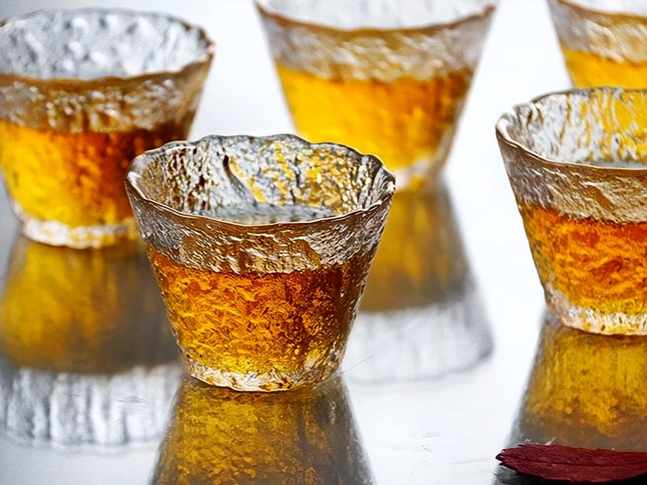 喝茶用陶瓷茶具还是玻璃好,为什么现在的人都喜欢用玻璃茶具