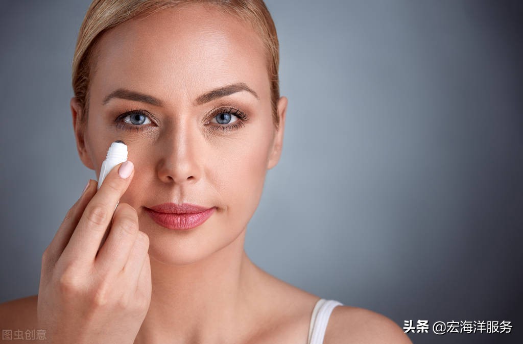 如何化妆不卡粉不脱妆,如何化妆自然而且漂亮