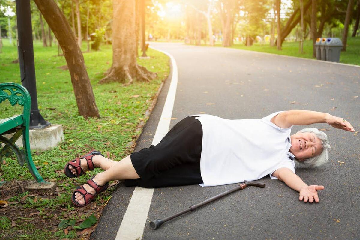 躺下头晕心慌是颈椎病还是低血糖,躺下和起来时头晕要警惕三种病