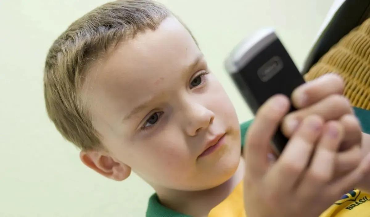 孩子的手机游戏到底有多可怕,因为玩手机游戏毁掉一辈子