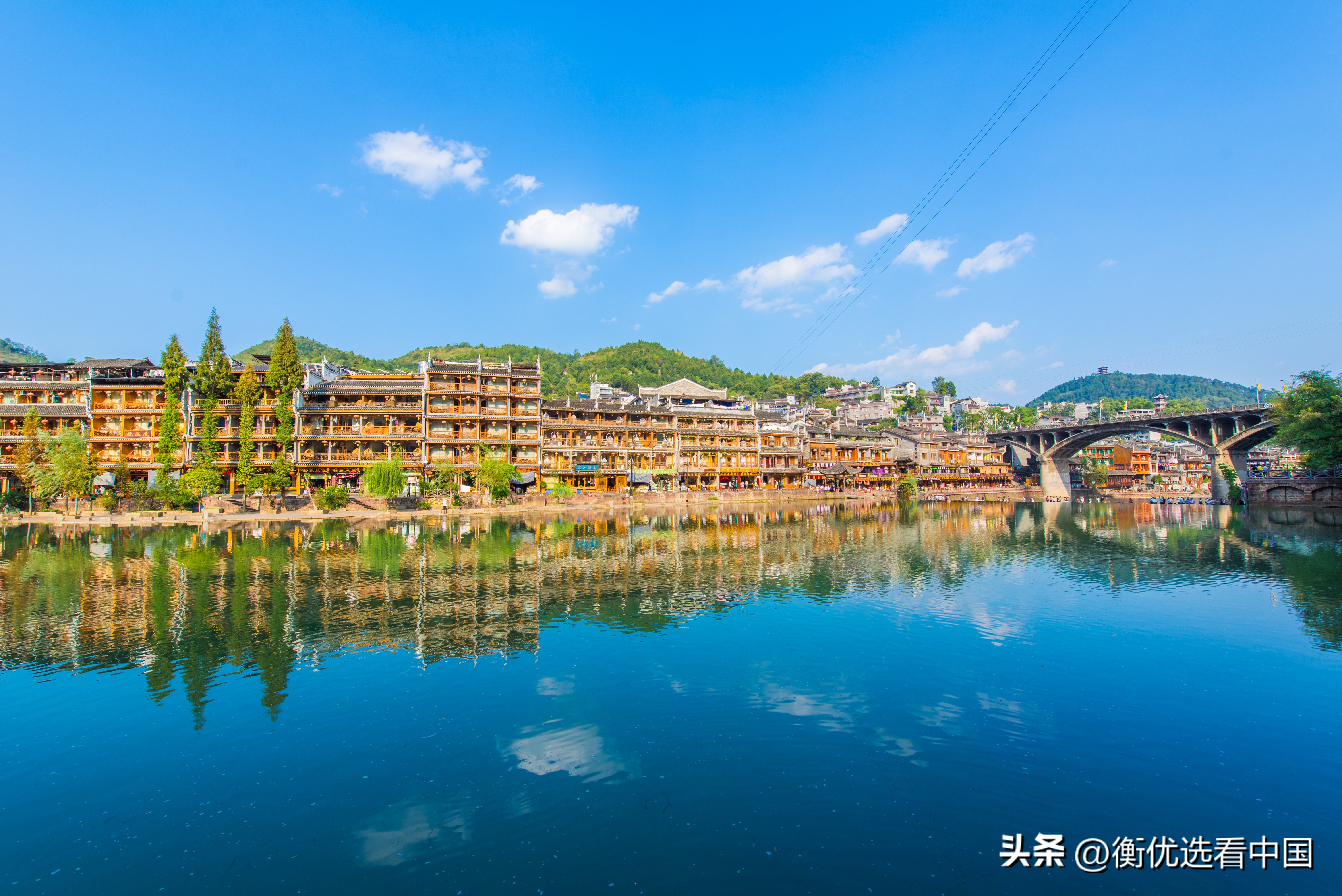 凤凰古城旅游停车避坑,凤凰古城酒吧避坑