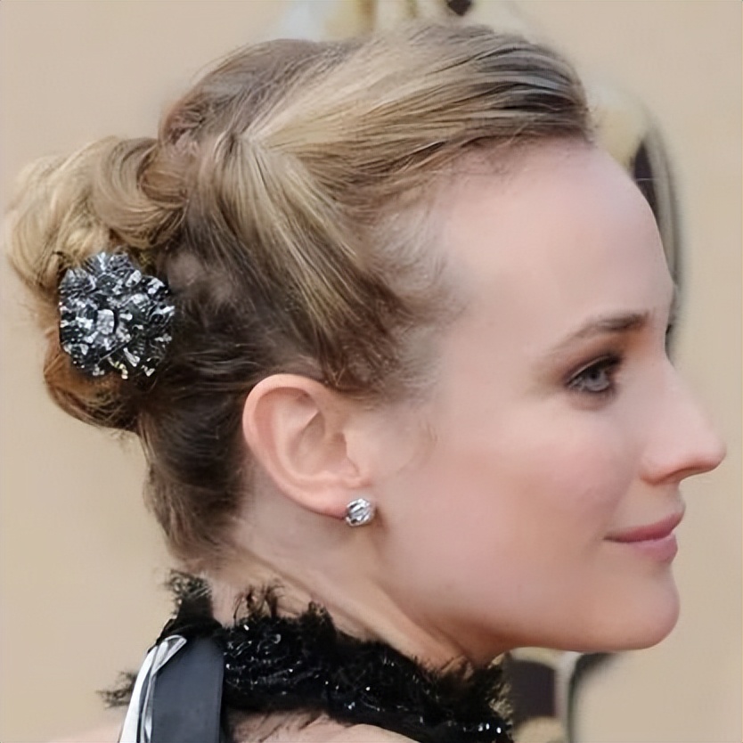 王冠要怎么戴才不会压塌头发,王冠头饰戴法