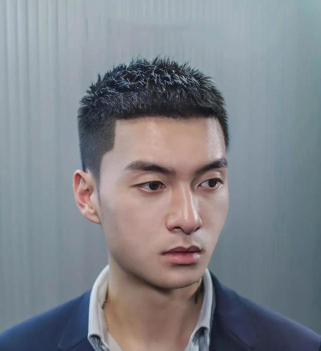 短发男生如何打理后面头发,中短发如何打理出纹理男生