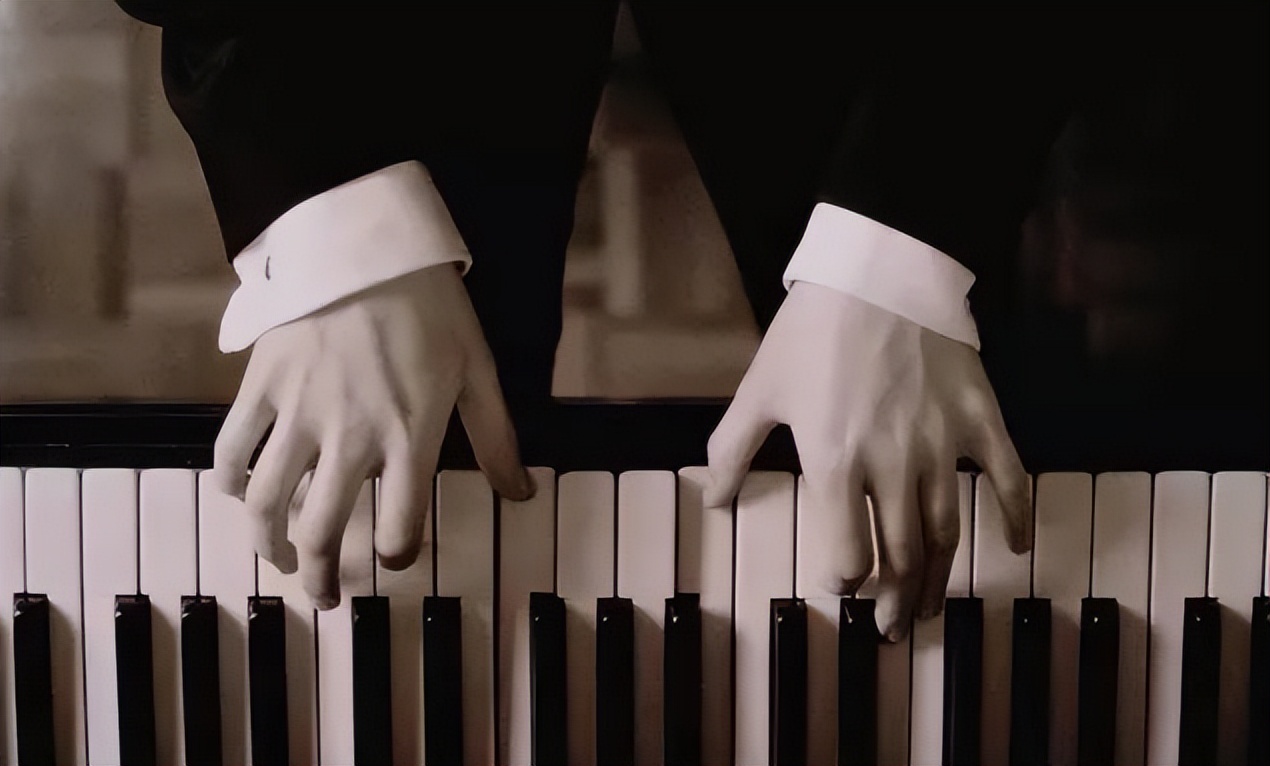 弹钢琴不知道哪个手指按哪个键,弹钢琴的为什么按来按去都是一样