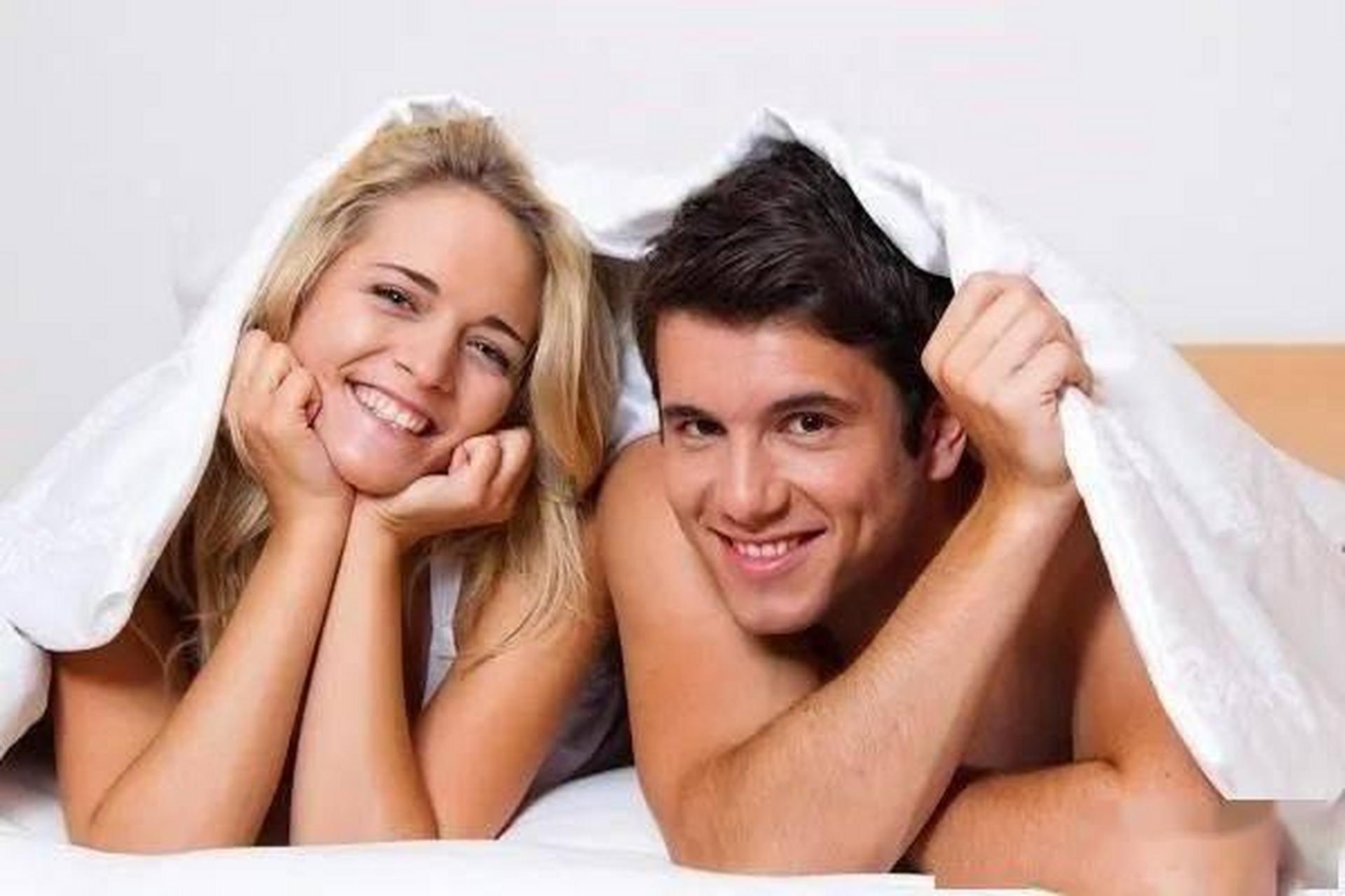 夫妻生活频率多少为宜?学者直言一周一次最幸福?网友:涨知识了