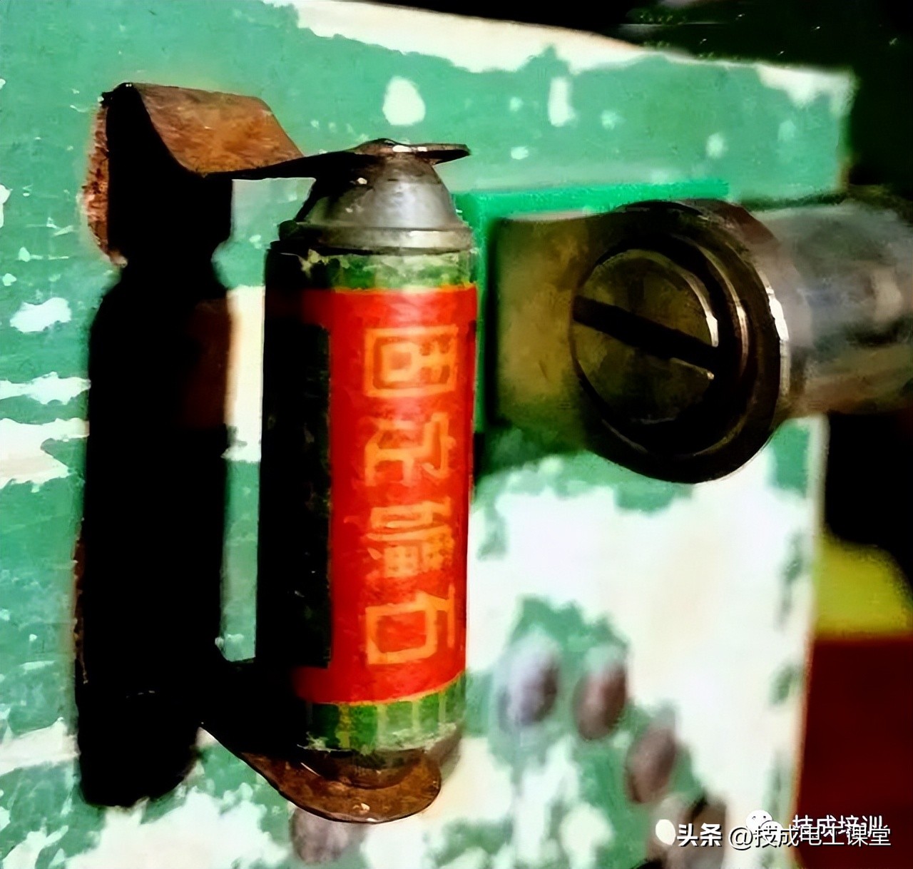 70年代红波六管便携收音机拆解,老矿石收音机电路图