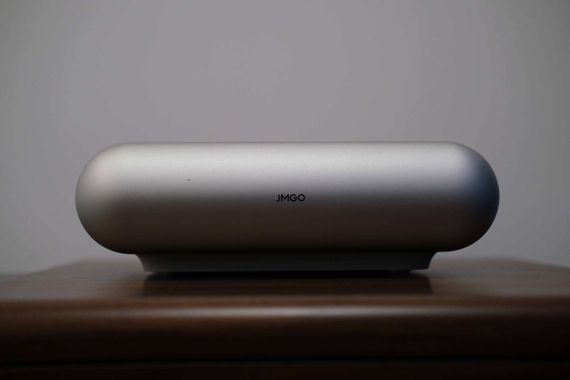 家里没空间怎么放投影仪,坚果智慧墙o1pro超短焦投影仪家用