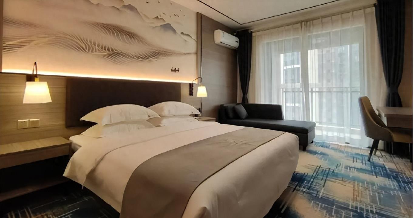 为什么有的女性敢出轨就带人回家,男性出轨还去酒店开房?