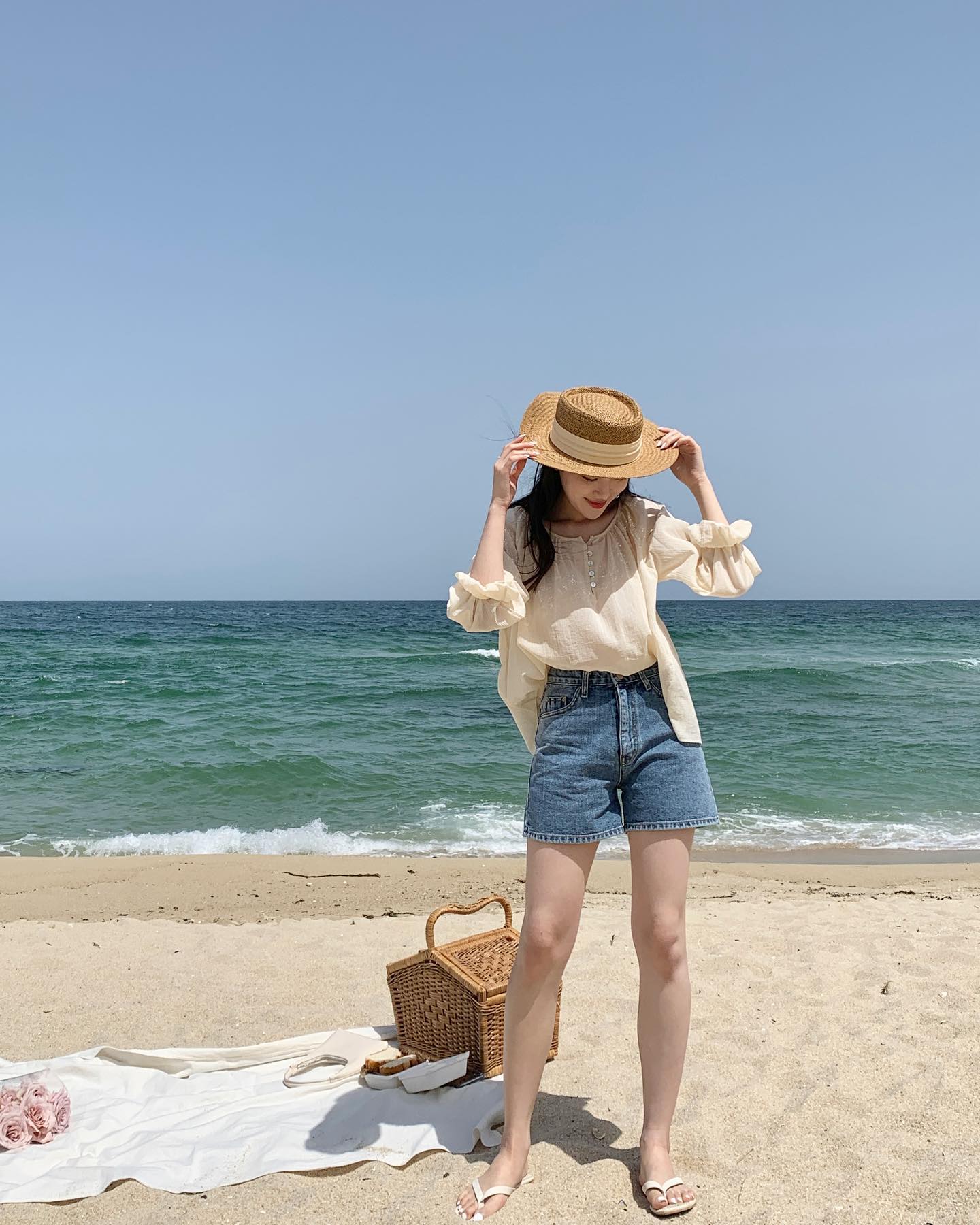 低调大方的韩式穿衣搭配,韩式慵懒风衬衫搭配连衣裙