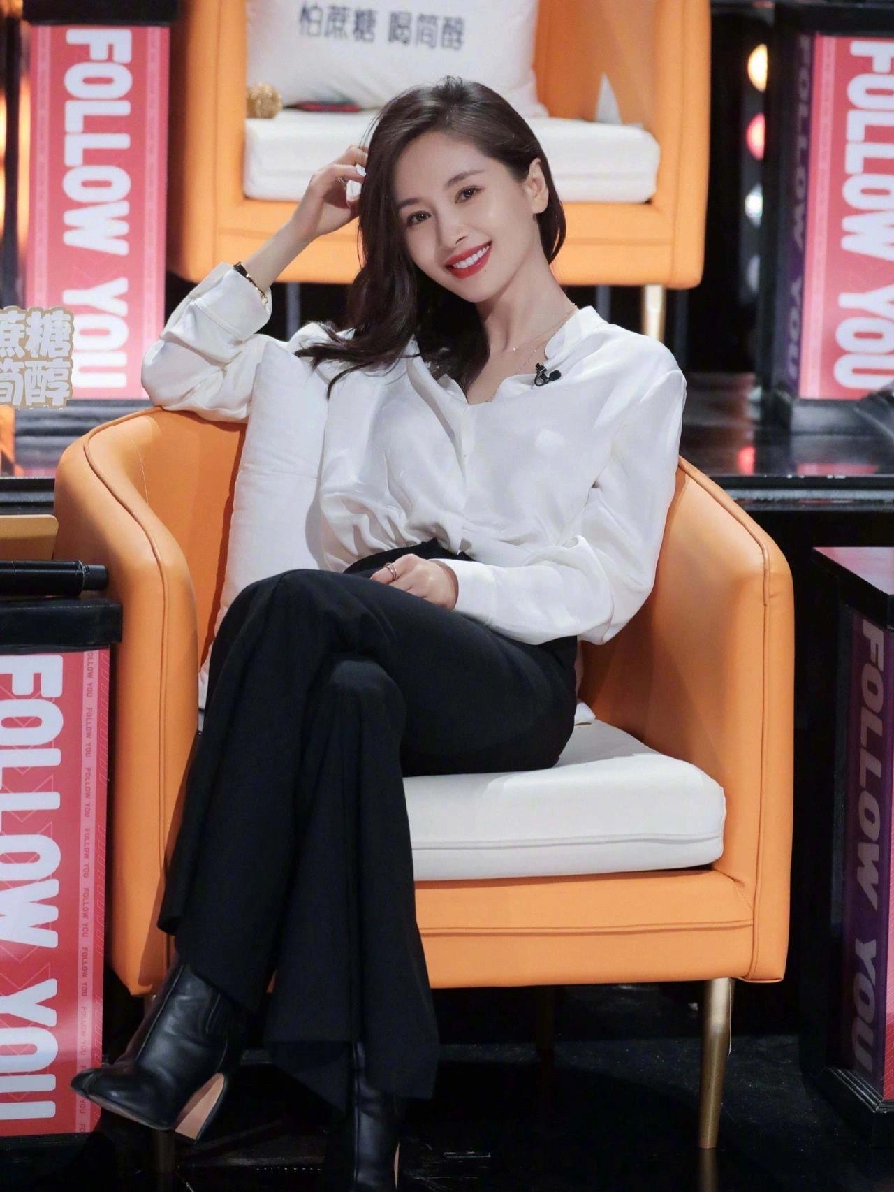 杨幂王子文都穿的条纹衬衫,小个子王子文冬季穿搭