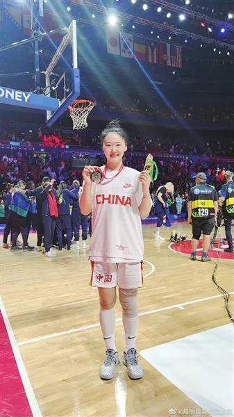 山西女篮队长武桐桐手术顺利！新赛季WCBA联赛本月底开赛，山西女篮教练和队友以及球迷等她满血归来