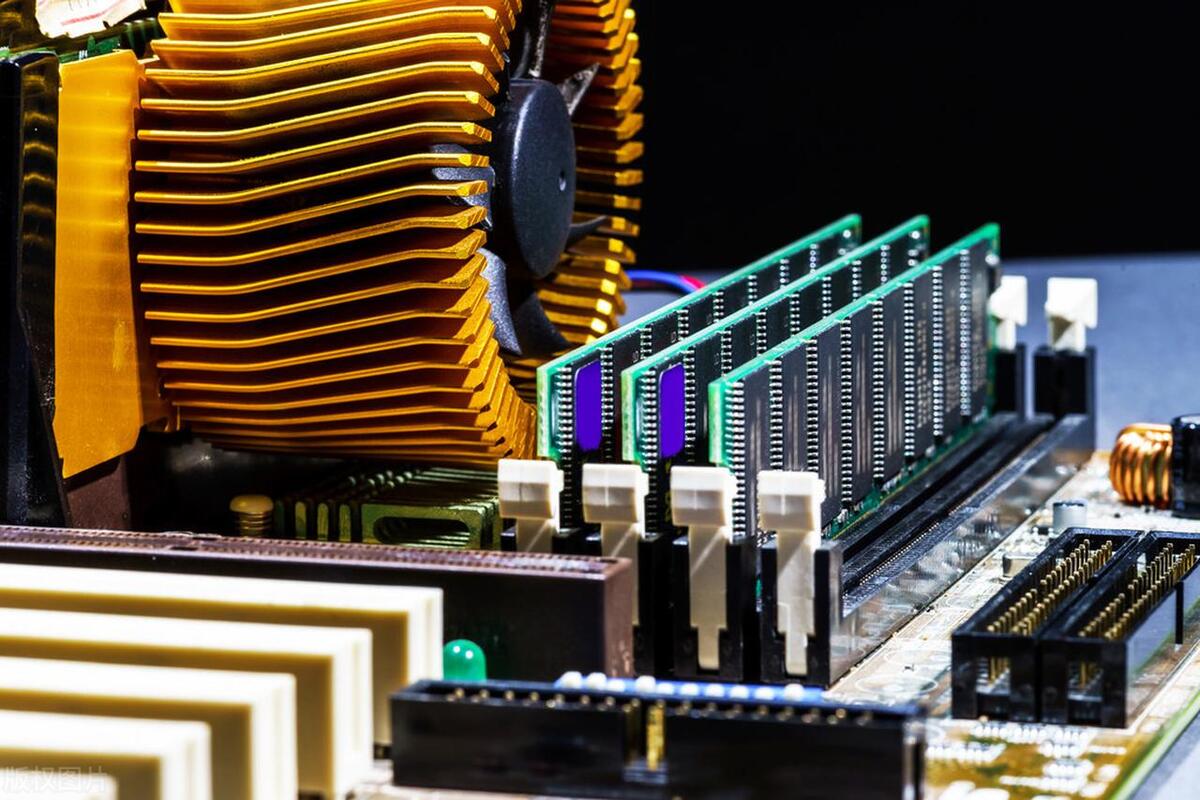 电脑主板换了电池时间还是不对,电脑主板没电了会有什么表现