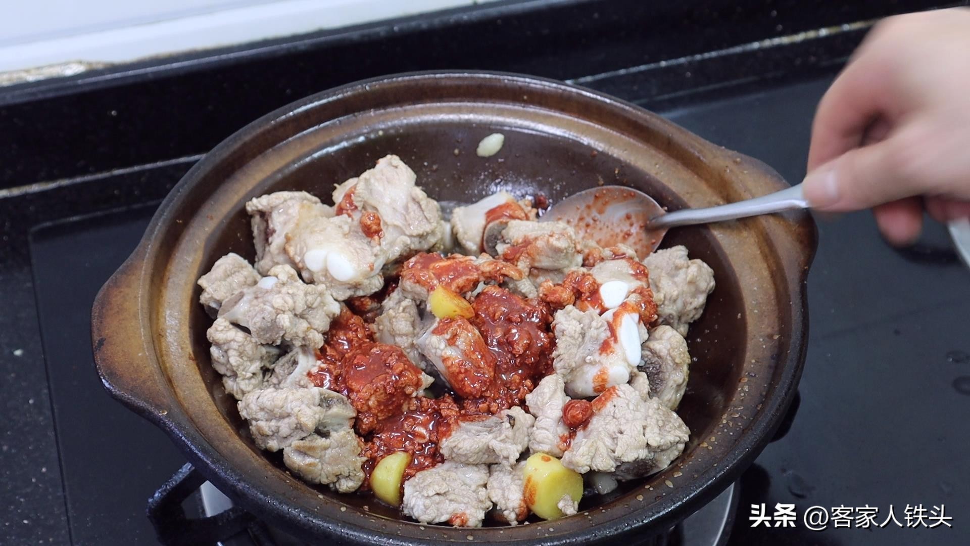 广式砂锅排骨汤煲做法,经典排骨煲