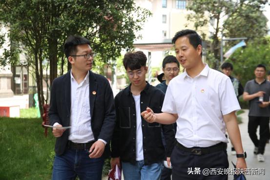 赤诚公益十载春秋他一直在路上！