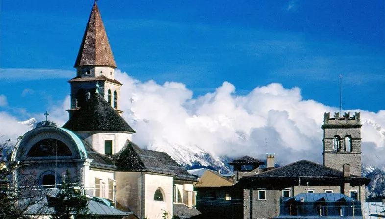 她拥有雅典娜女神般的笑颜，让整个意大利掀起“冰壶之恋”