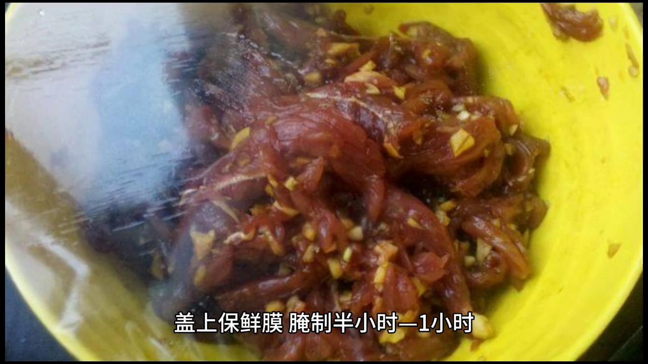 新疆烤箱烤牛肉的腌制方法和配料,烤牛肉怎么腌制电饼铛烤肉才鲜嫩