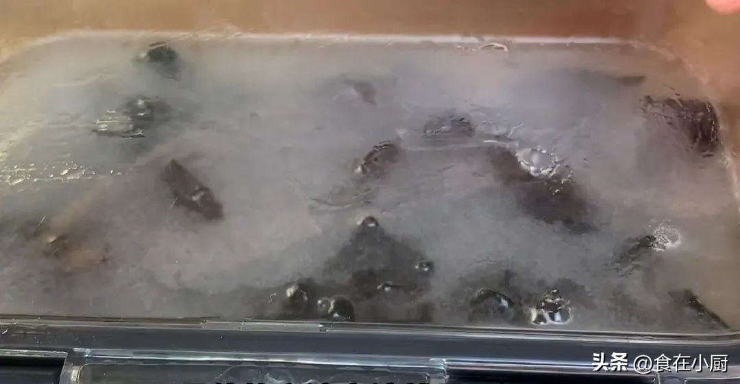 木耳怎么泡干净又快除虫卵,木耳上有很多黑点虫卵还能吃吗