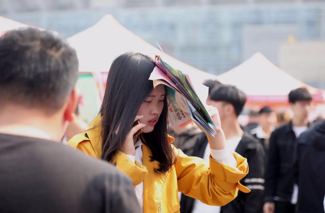 适合女生选择的四大专业,就业率高且发展好,报考的学生有眼光