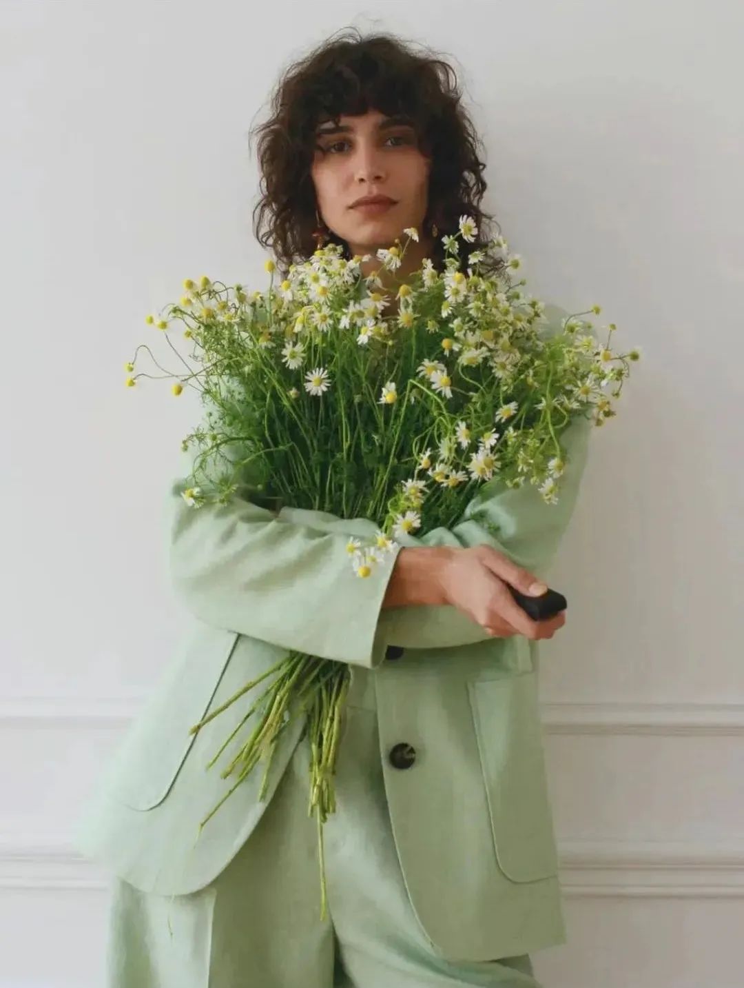 今年流行什么颜色显白气质女,今年流行一身浅淡色显白又好看