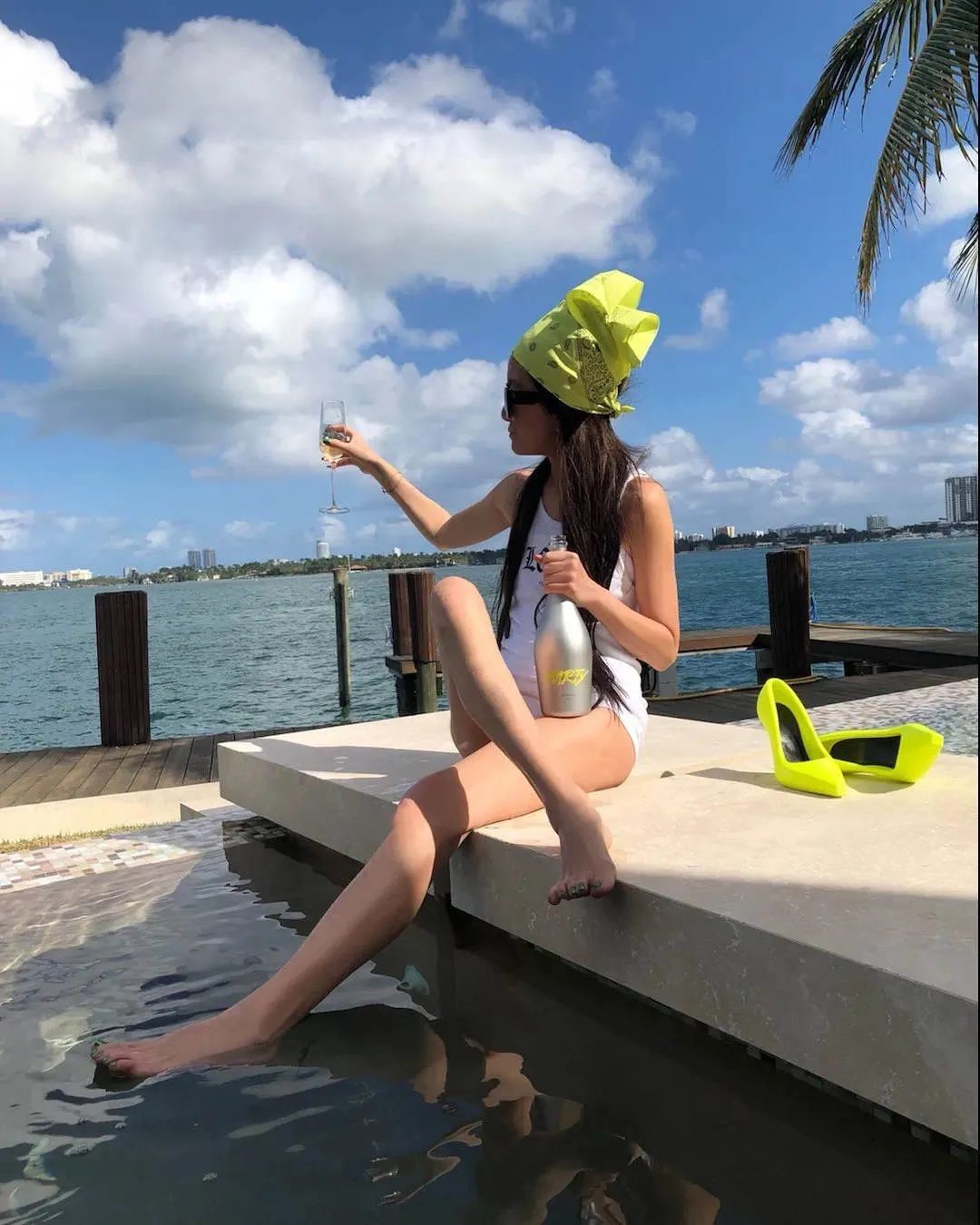 身价40亿“婚纱女王”找95后男友,她活得比萧亚轩还潇洒