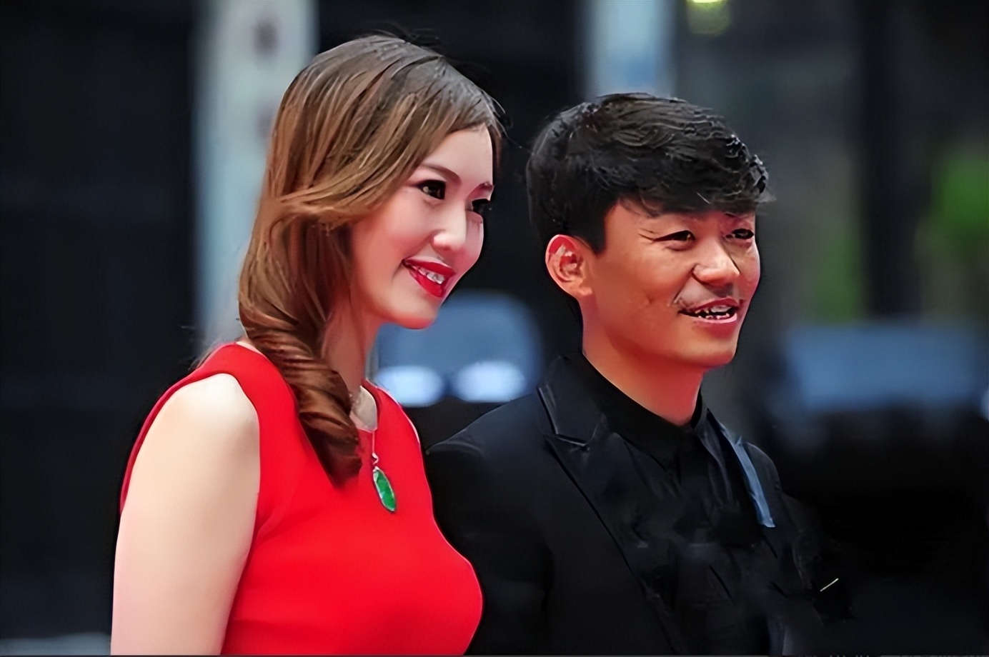 王宝强与马蓉离婚后的生活对比,王宝强离婚给马蓉分了多少钱