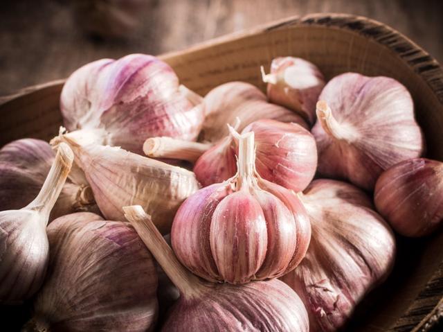 大蒜和红枣煮水喝对前列腺炎有用,预防前列腺炎吃5种食物盘点