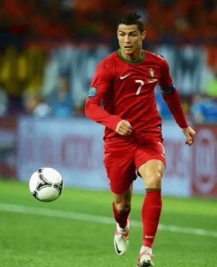 C罗年少轻狂的时候，情感到底有多疯狂？