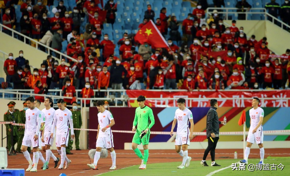 尼日利亚球员被球迷追打,尼日利亚男足最新消息