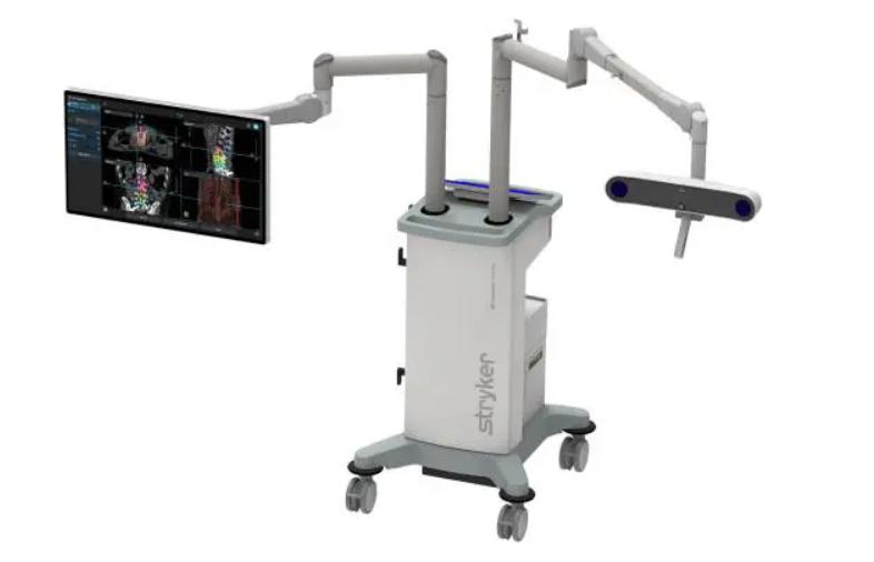 股价暴跌裁员,股价腰斩深陷裁员风波