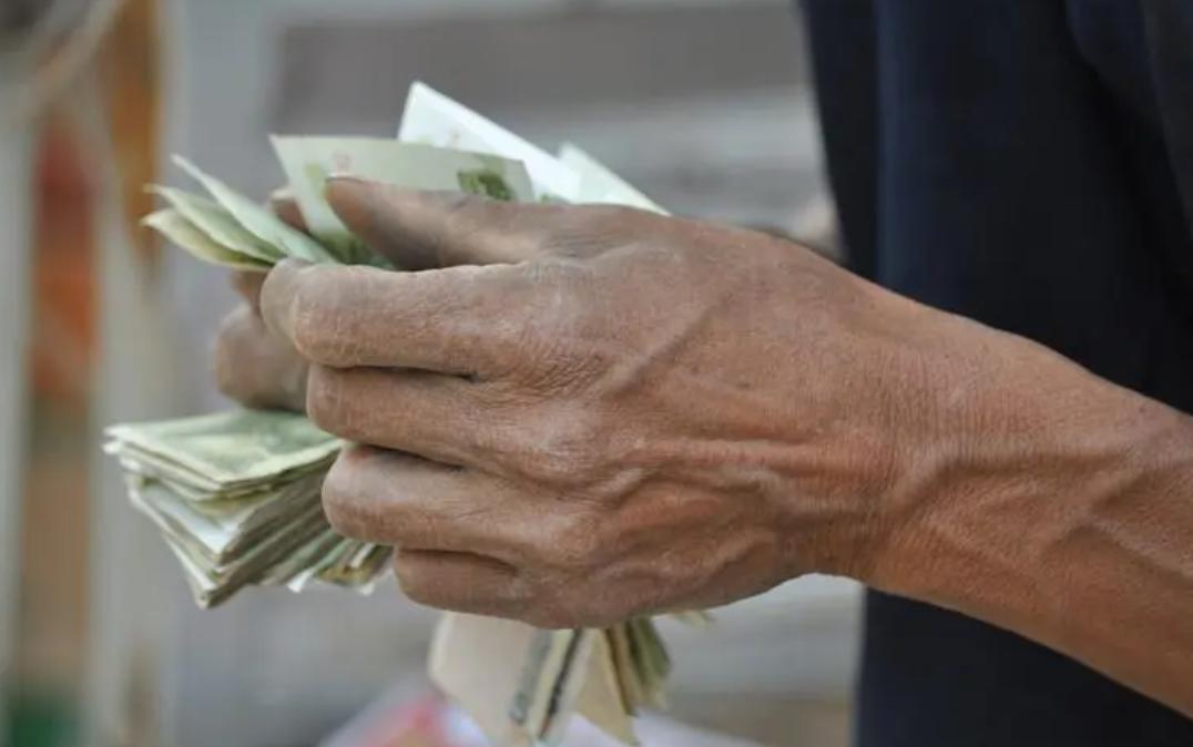 轮椅上的总裁身价3亿娶漂亮老婆,身价过亿总裁坐轮椅