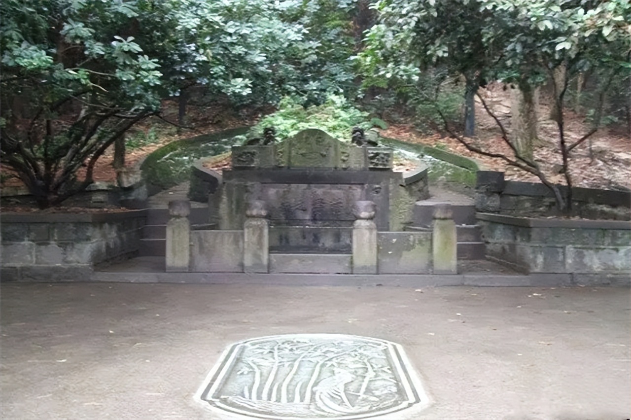 蒋介石的“龙脉”情节，风水先生预言成真，蒋母墓有这么神？