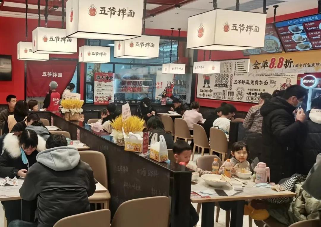 中国首家千人千面,第一家上市面馆