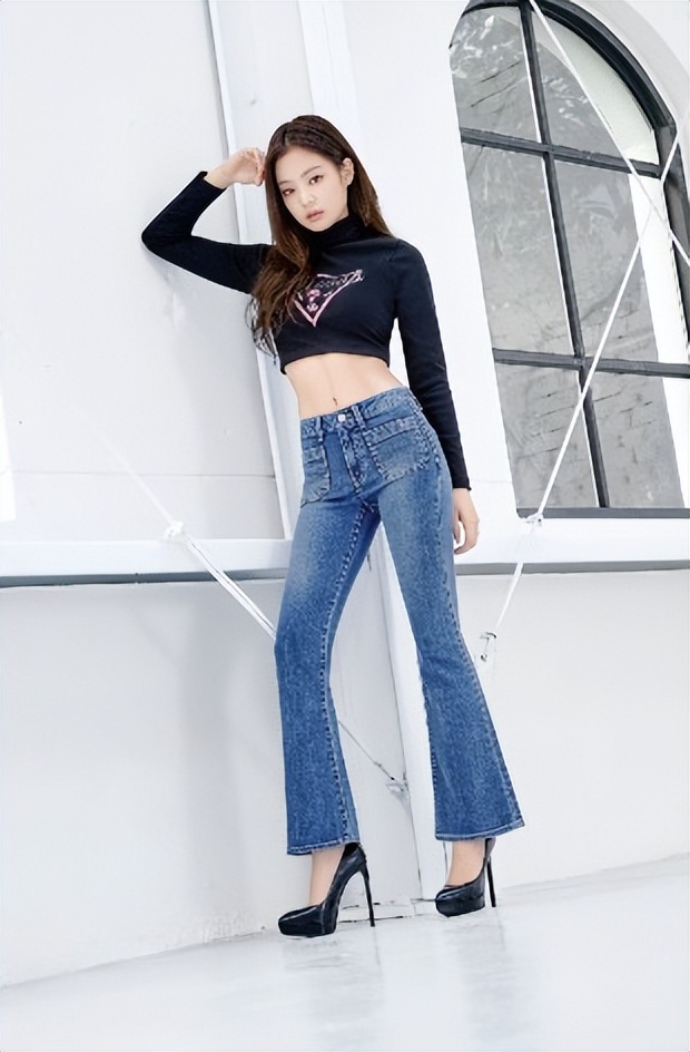 曾可妮黑色西装造型,曾可妮时尚穿搭