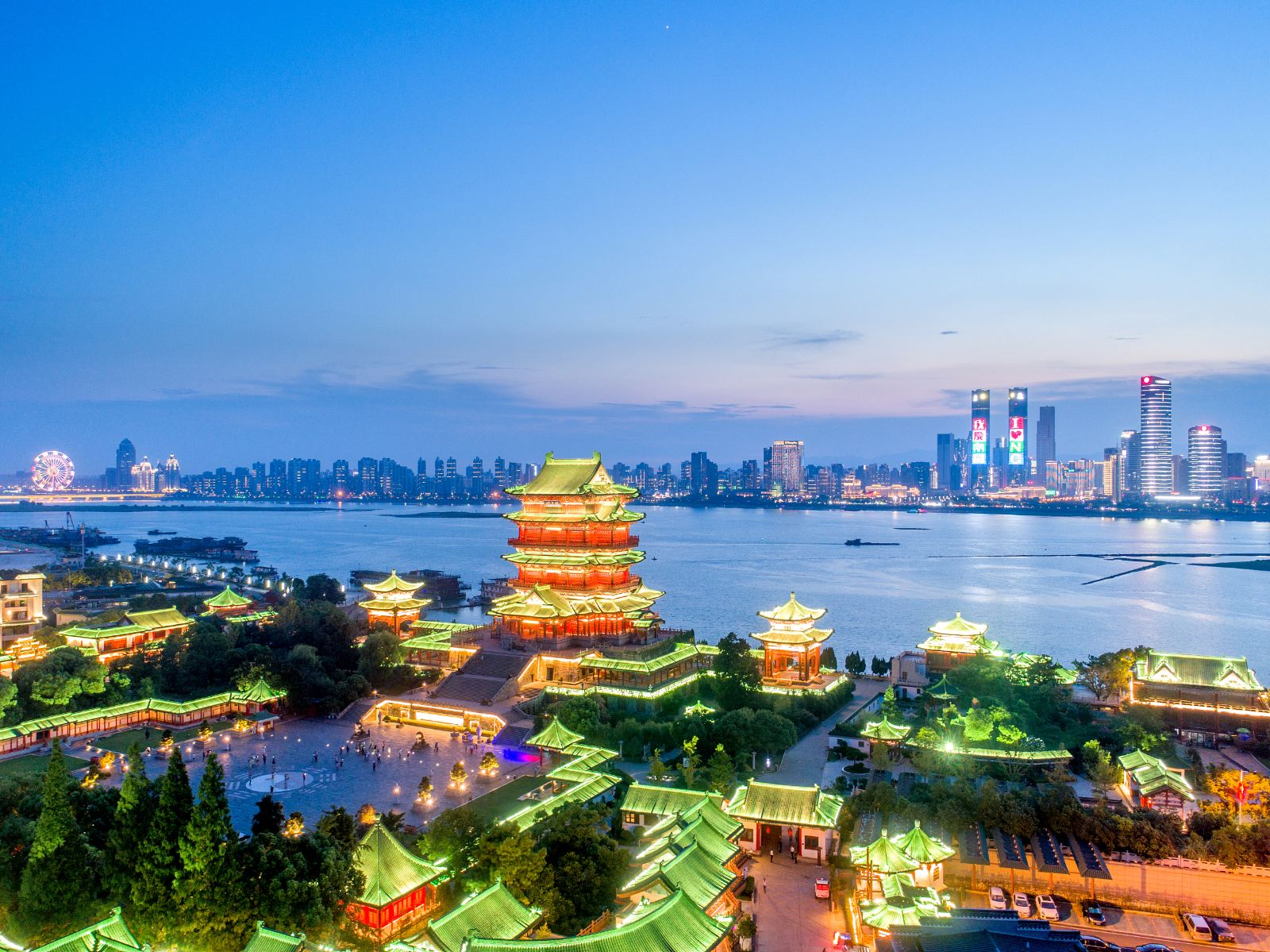 《滕王阁序》中的典故和成语,《滕王阁序》典故